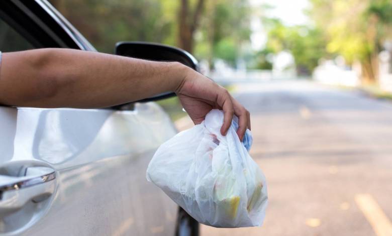 Car’bin : il invente une poubelle de voiture pour réduire les déchets sur le bord des routes