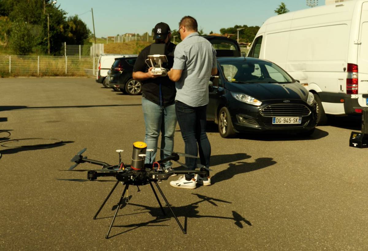 Innovation : une start-up lyonnaise invente le drone "sans risque de chute" pour les piétons ou les spectateurs