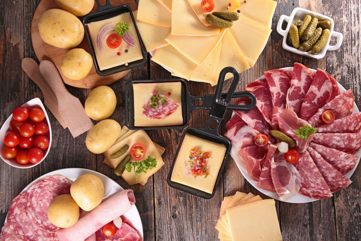 La vente des appareils à raclette explose ! Doit-on craindre une pénurie de fromage ?