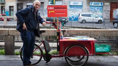 Italie : l'histoire de ce libraire ambulant qui "défie Amazon" fait le tour du monde