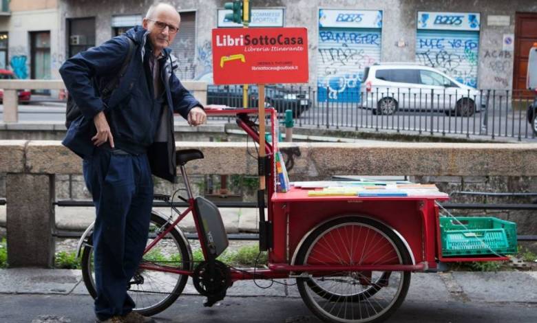 Italie : l'histoire de ce libraire ambulant qui "défie Amazon" fait le tour du monde