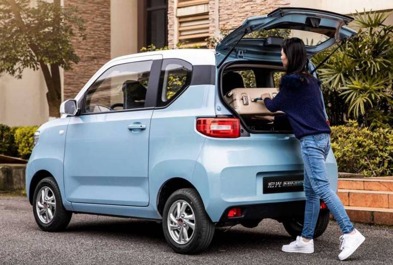 Hong Guang Mini EV : la voiture électrique chinoise à 3500€ se vend comme des petits pains !