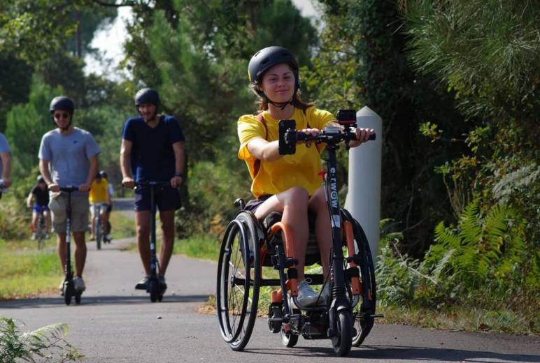 OMNI : un dispositif innovant pour électrifier un fauteuil roulant avec une simple trottinette électrique