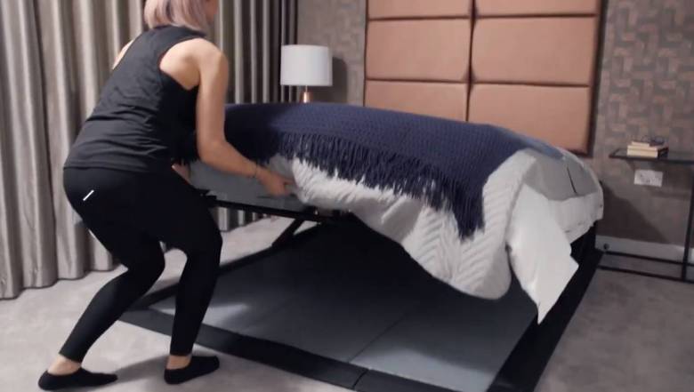 Pivot : il invente un lit qui se transforme en salle de gym à domicile