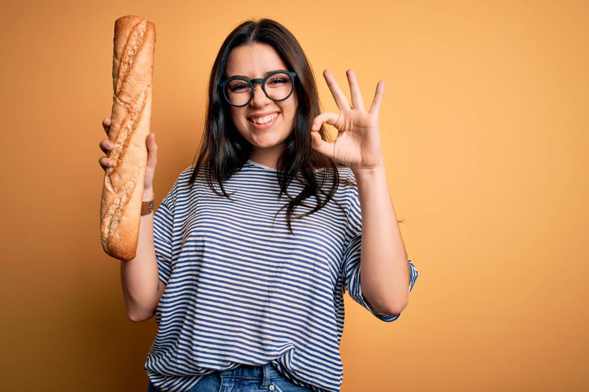 Moschino dévoile un étonnant sac à main... baguette de pain !