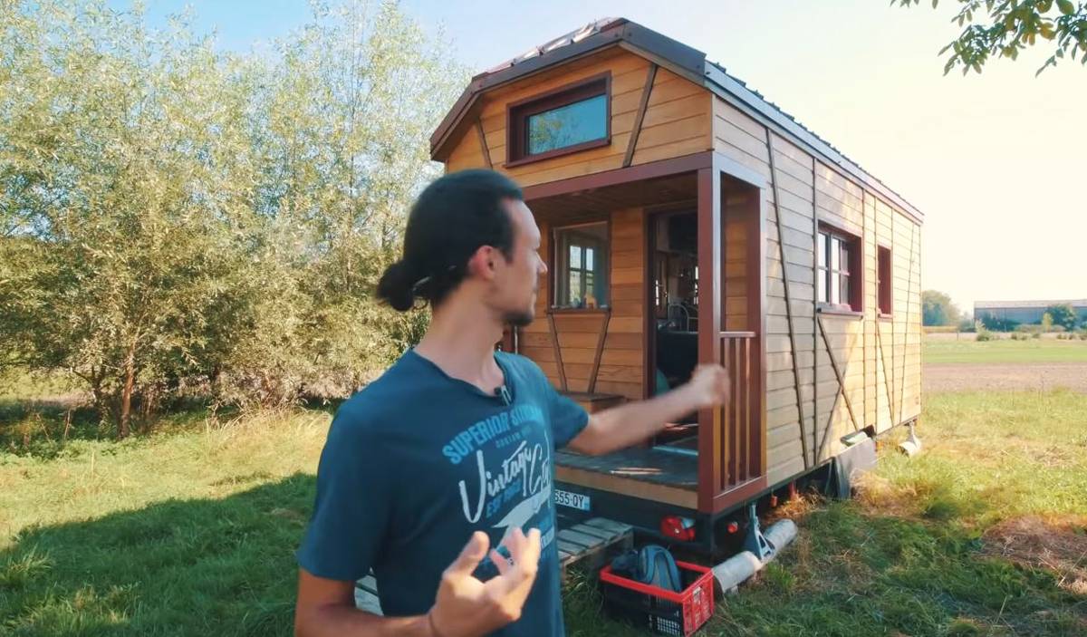 Alexandre vit dans une tiny house avec seulement 300 euros par mois