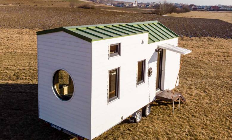 Fanny Moritz, conférencière prendra la route à bord d'une tiny-house dans le SLOW TINY TOUR
