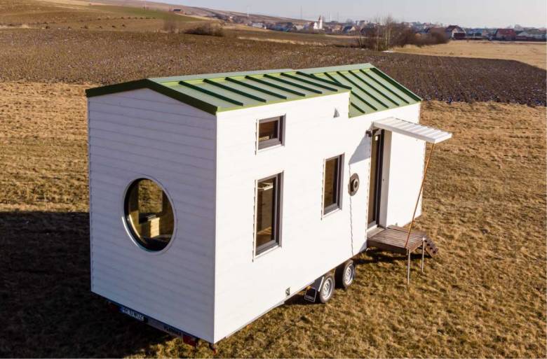 Fanny Moritz, conférencière prendra la route à bord d'une tiny-house dans le SLOW TINY TOUR