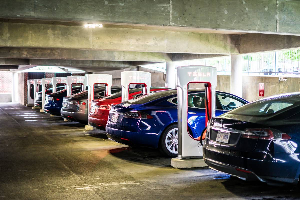 Le nombre de véhicules électriques devrait tripler d’ici 2024 avec à la baisse du coût des batteries