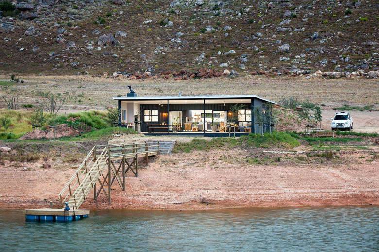 Riverstones FamTin : une maison auto-construite sur deux containers à louer dans un cadre paradisiaque !