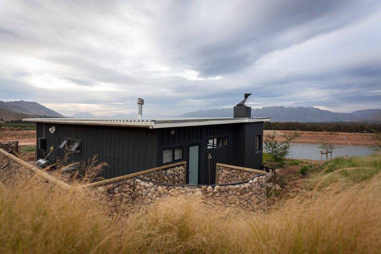 Riverstones FamTin : une maison auto-construite sur deux containers à louer dans un cadre paradisiaque !