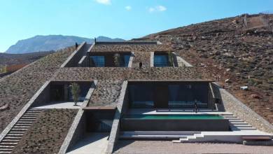 nCAVED : de pierres, de métal et de bois cette maison souterraine construite à flanc de colline est magnifique !