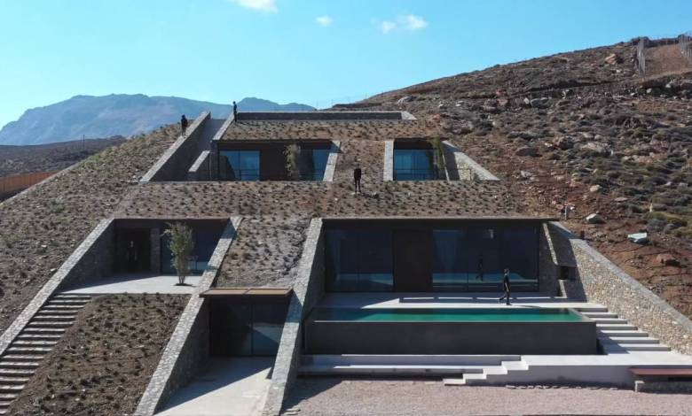 nCAVED : de pierres, de métal et de bois cette maison souterraine construite à flanc de colline est magnifique !