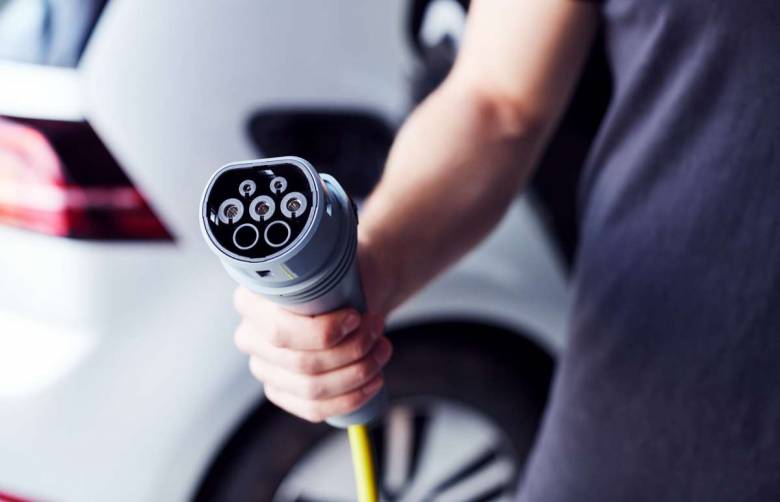 Comment recharger un véhicule électrique à domicile ?