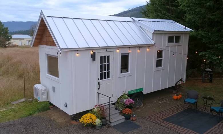 Tiny-House : une biologiste américaine a construit sa propre maison sur roues toute seule, sans aucune expérience !