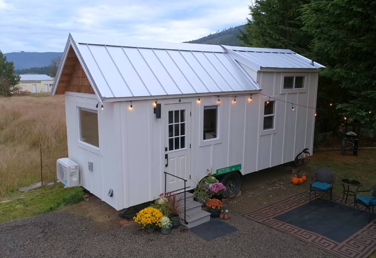 Tiny-House : une biologiste américaine a construit sa propre maison sur roues toute seule, sans aucune expérience !