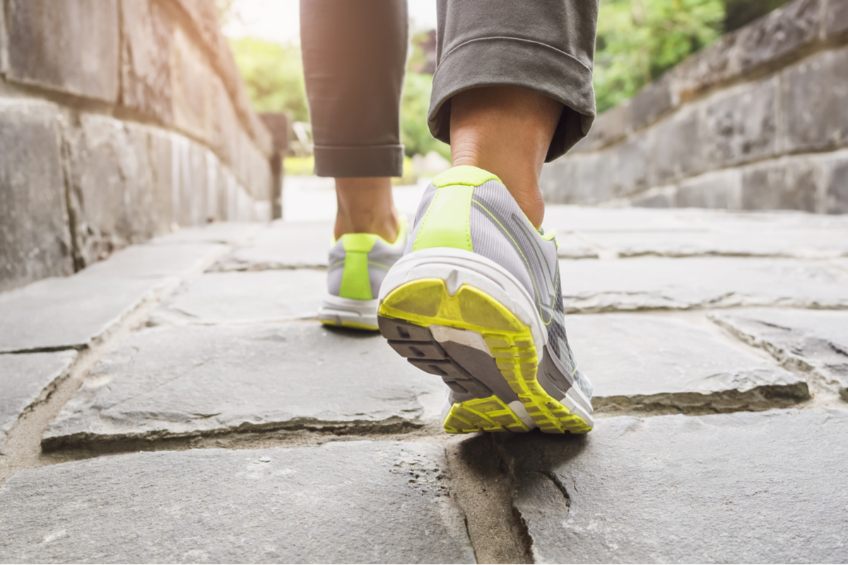 Faut-il vraiment marcher 10000 pas chaque jour ?