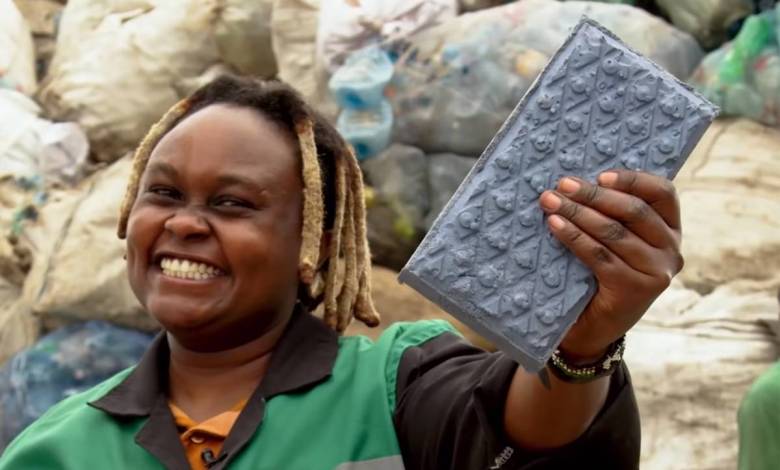 Une jeune kényane recycle le plastique en briques de construction 5 fois plus solides que le béton !