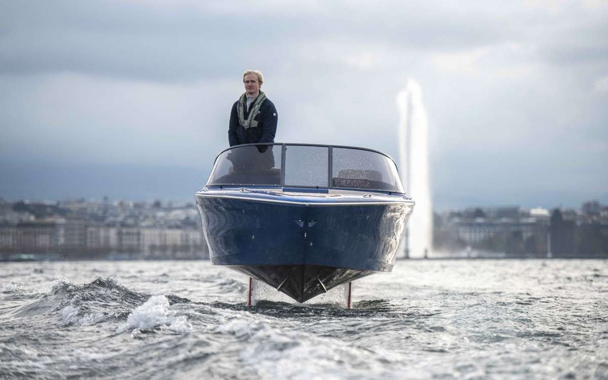 Candela Seven : un bateau électrique à foils capable de naviguer à 30 nœuds (environ 56 km/h)