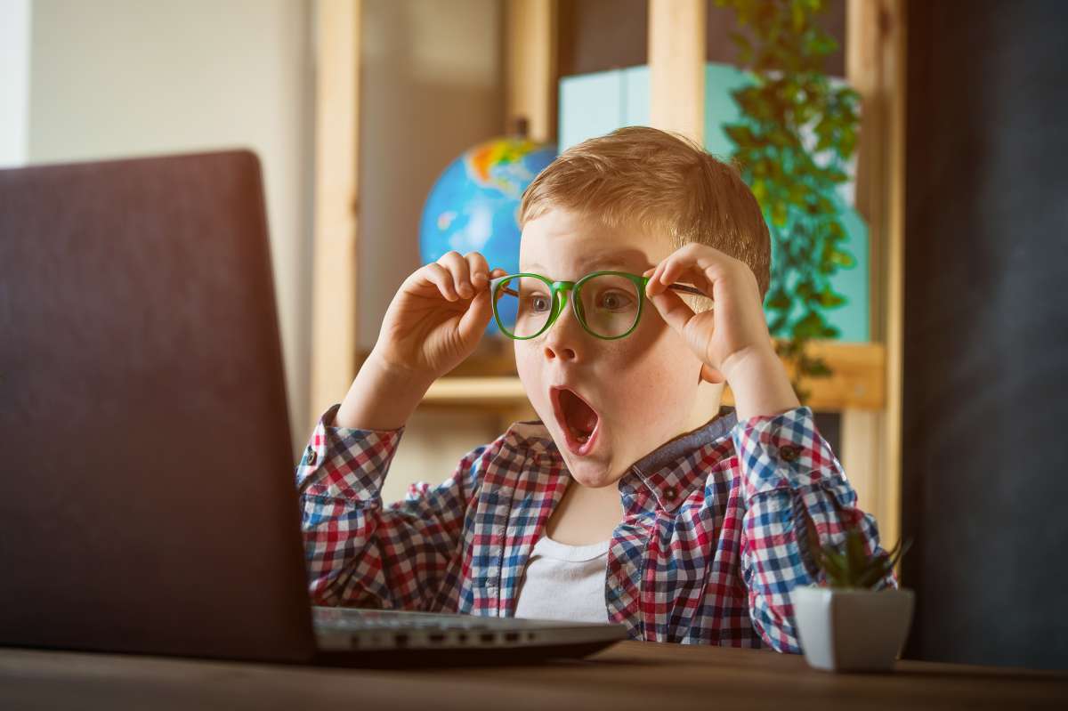 Une entreprise japonaise développe des lunettes intelligentes capables de prévenir la myopie chez l'enfant