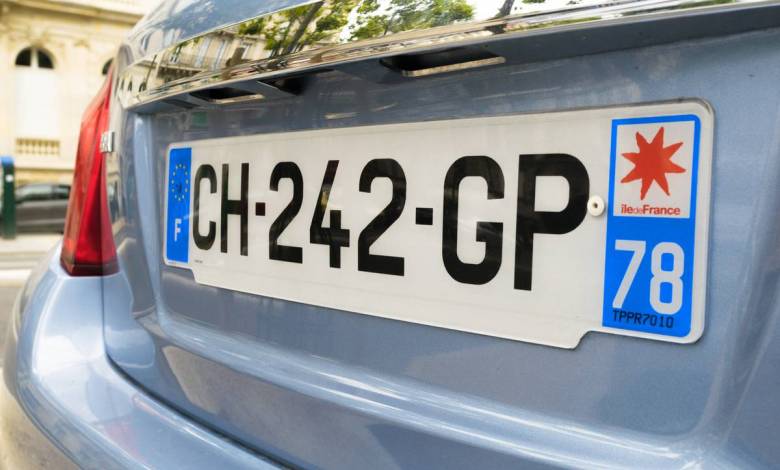 Quelles sont les plaques d'immatriculation légales et les autres ?
