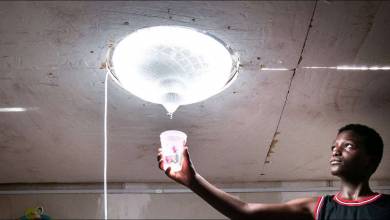 Une invention géniale qui fournit de la lumière et de l'eau potable presque gratuitement à ceux qui en manquent