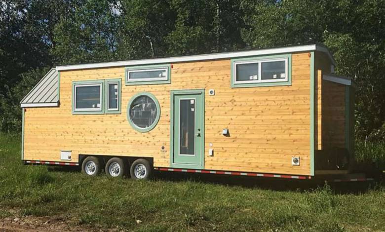 Cette incroyable et luxueuse tiny-house est livrée avec une baignoire japonaise en cuivre