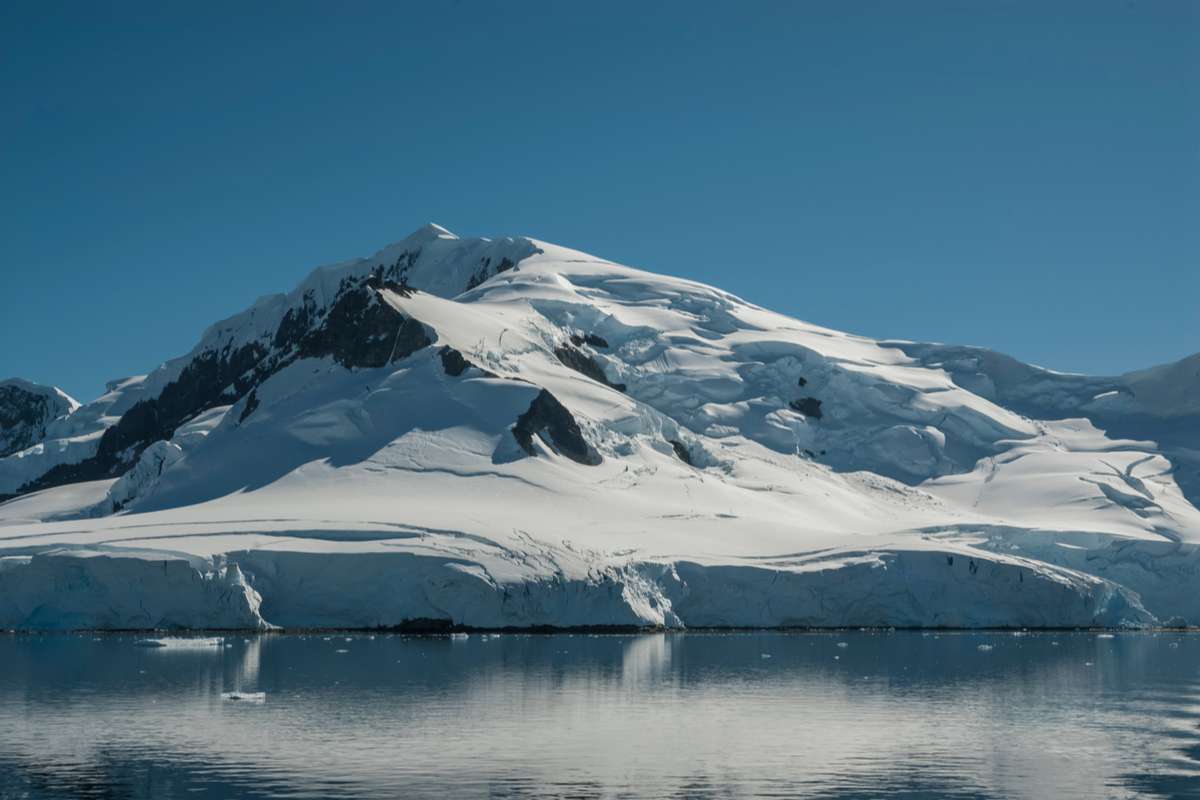 Une particule d’antimatière incroyablement puissante de 6,3 pétaélectronvolts a frappé l’Antarctique