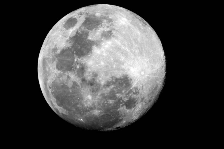 Une scientifique veut utiliser des "arcs de foudre" pour extraire de l’eau et du métal sur la Lune