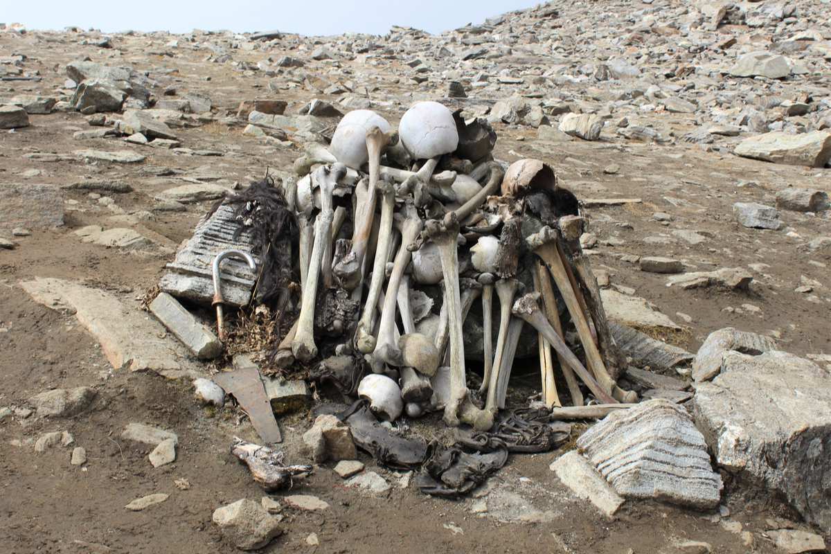 Himalaya : comment expliquer la présence des centaines de squelettes humains dans le lac Roopkund ?