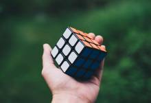 La vidéo d'un jeune indien résolvant le Rubik's Cube en quelques secondes impressionne la toile !
