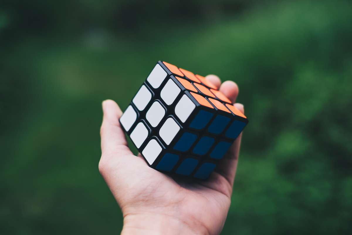 La vidéo d'un jeune indien résolvant le Rubik's Cube en quelques secondes impressionne la toile !