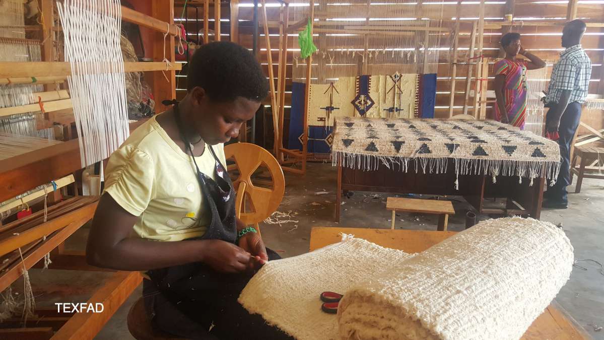 TexFad : Un entrepreneur ougandais recycle les tiges de banane en fibres textiles