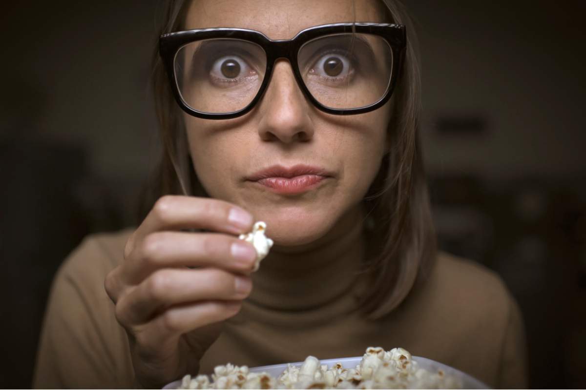 Souffrez-vous d'une addiction au "Binge Watching" ? Cette pratique qui consiste à enchaîner les épisodes d’une série !