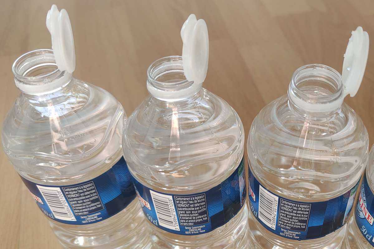 Brique, bouteille en plastique ou bouteille en verre ?