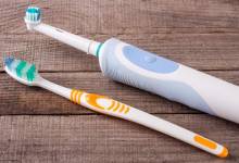 Brosse à dents manuelle ou électrique ? Laquelle choisir ?