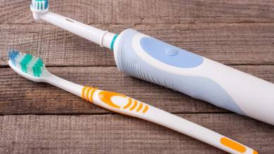 Brosse à dents manuelle ou électrique ? Laquelle choisir ?