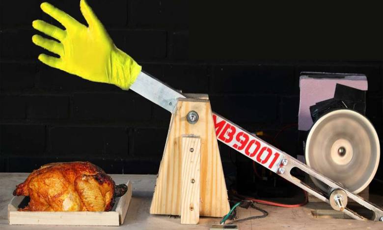 En voilà une bonne question.... Combien faut-il de claques pour cuire un poulet ?