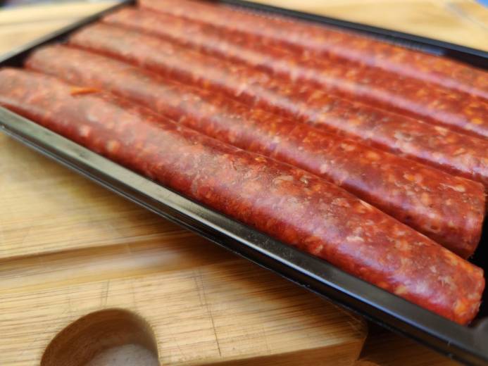 Cube Merguez : il invente une merguez rectangulaire qui ne roule plus sur la grille du barbecue