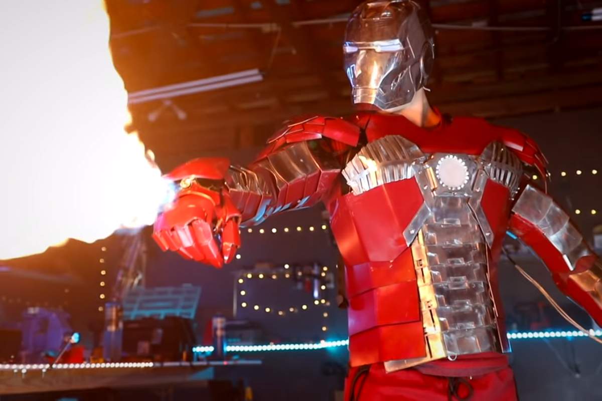 Vous vous souvenez de l'armure rétractable dans Iron Man 2 ? Un YouTuber vient de la recréer !