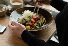 Les japonais ont trouvé une astuce pour manger au "restaurant" pendant le confinement