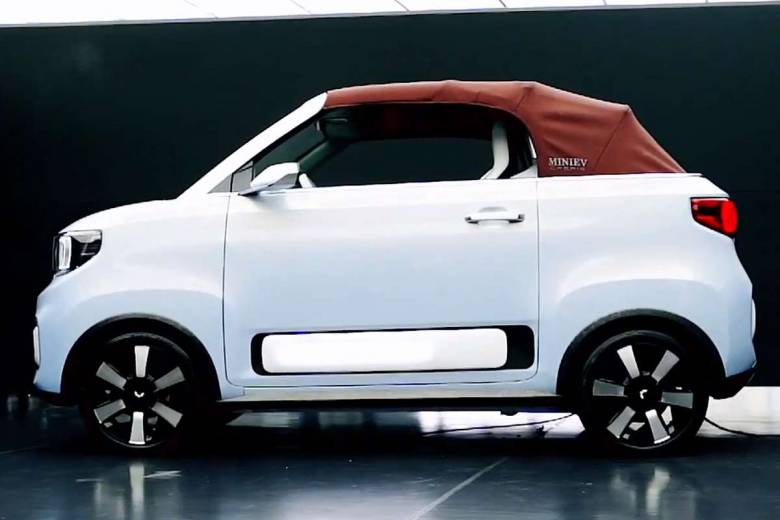 Mini EV : la voiture électrique la plus achetée au monde se dévoile en mini décapotable
