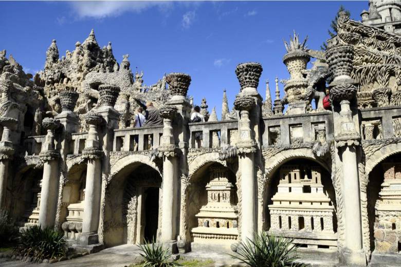 Connaissez-vous l'incroyable histoire de la construction du Palais Idéal du Facteur Cheval ?