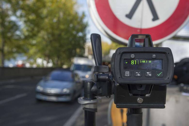 C'est officiel ! Les zones de contrôle de vitesse ne pourront plus être signalées sur les assistants à la conduite