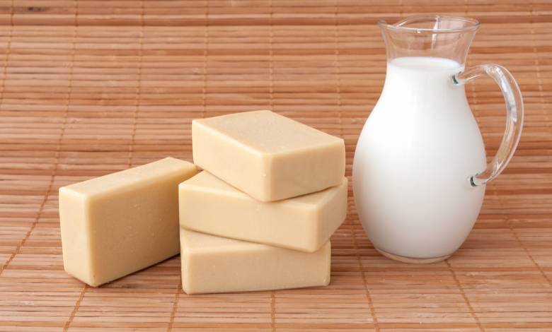 Connaissez-vous les bienfaits du savon au lait de chèvre pour lutter contre le "maskné" ?