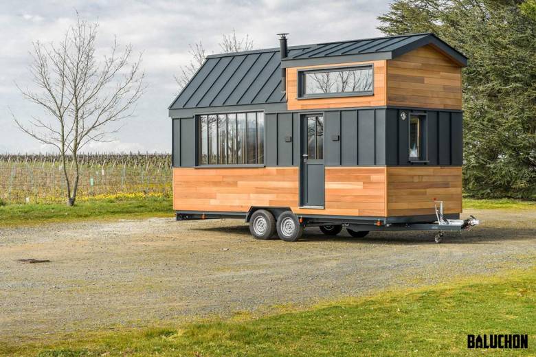 Tiny House : Baluchon dévoile sa dernière création, une magnifique micro maison à verrières !