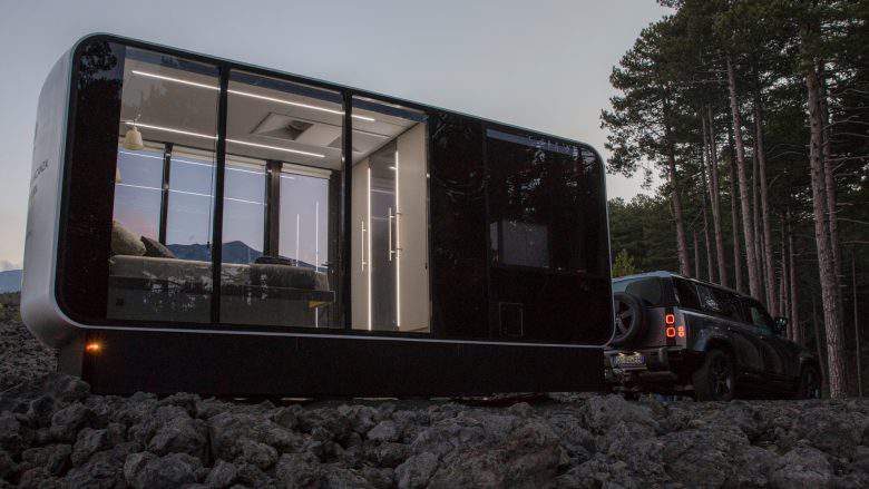 Tiny House : Land Rover et Airbnb dévoilent une incroyable caravane, résolument futuriste !