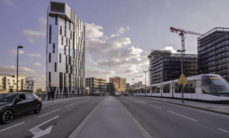 Strasbourg : avec ses 400 m² de panneaux et stores solaires, les locataires de la Tour Elithis ne paient pas d'électricité !