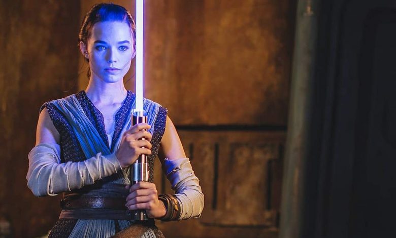 Star Wars : le parc DisneyWorld dévoile un TRÈS impressionnant sabre laser rétractable