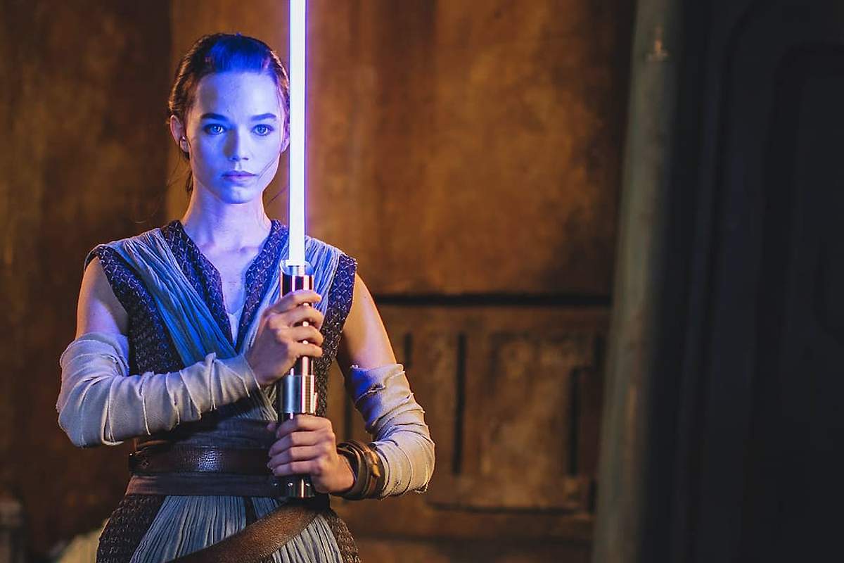 Star Wars : le parc DisneyWorld dévoile un TRÈS impressionnant sabre laser rétractable